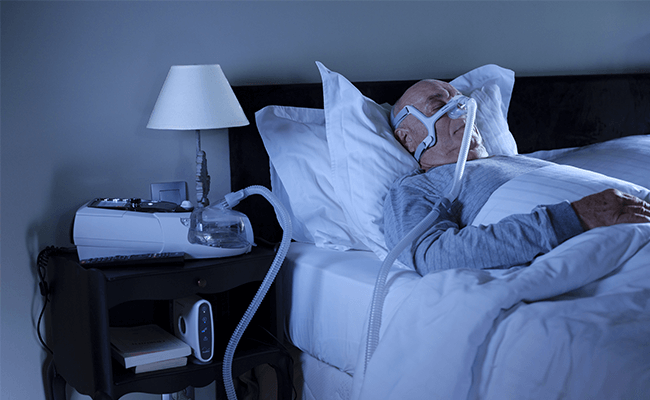 Homem-com-DPOC-ventilação-não-invasiva-móvel-durante-o-sono