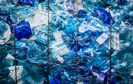 Imagem de garrafas de plástico recicladas